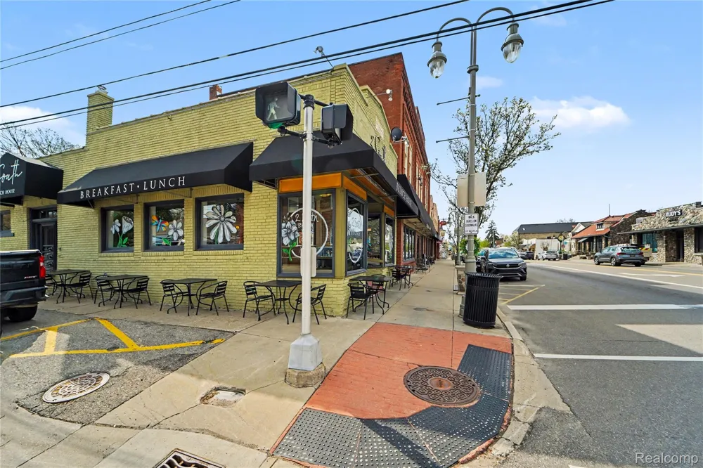 12 E Church Street Clarkston City, MI 48346