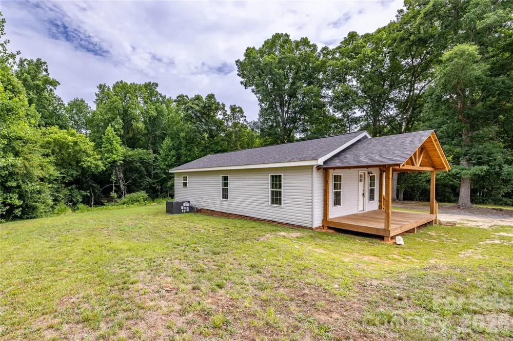 603 Hogan Farm Road Seagrove, NC 27341