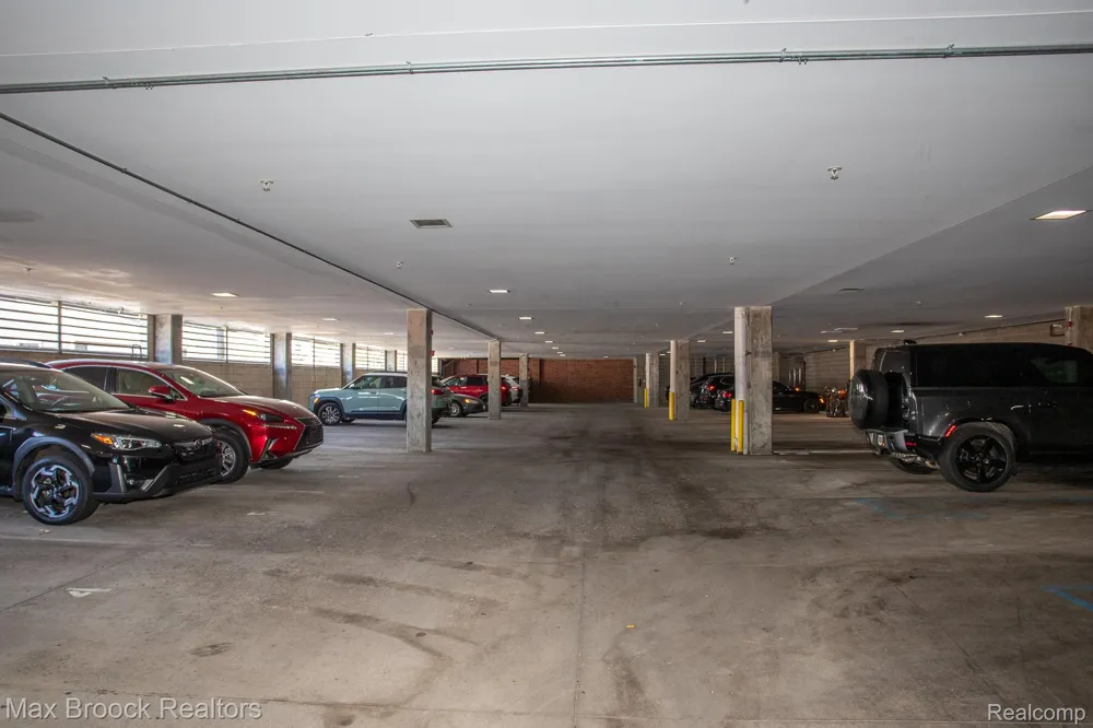 211 E 9 Mile Road #307 Ferndale City, MI 48220