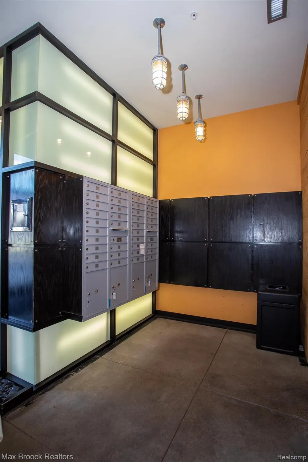 211 E 9 Mile Road #307 Ferndale City, MI 48220