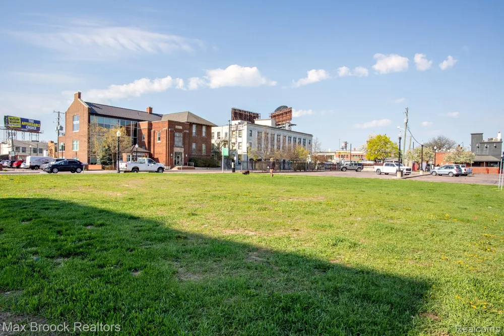 211 E 9 Mile Road #307 Ferndale City, MI 48220