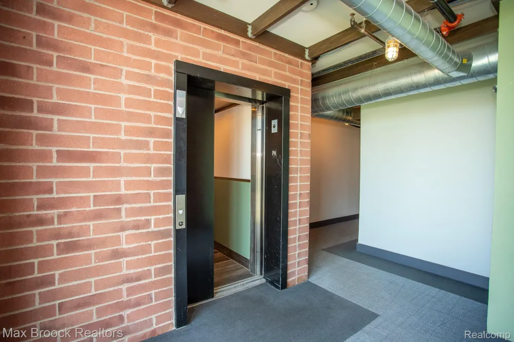 211 E 9 Mile Road #307 Ferndale City, MI 48220