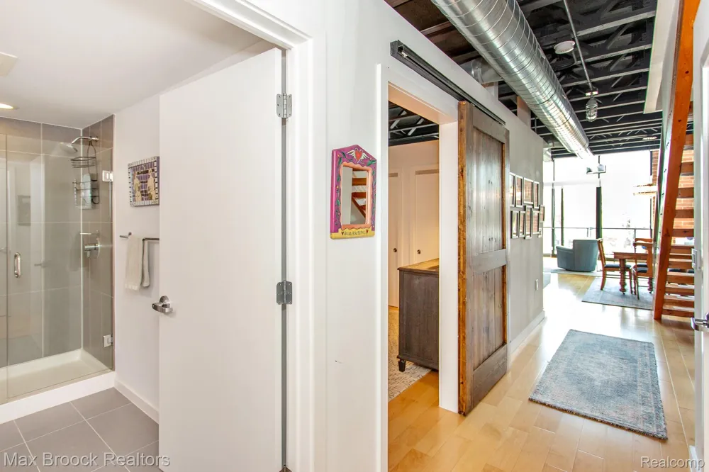 211 E 9 Mile Road #307 Ferndale City, MI 48220
