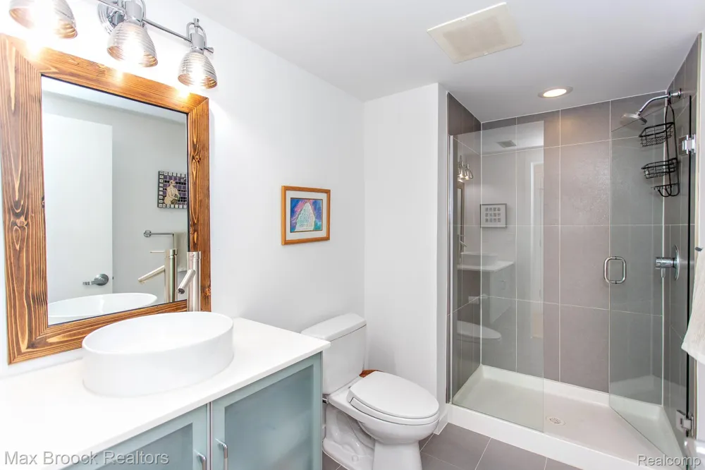 211 E 9 Mile Road #307 Ferndale City, MI 48220