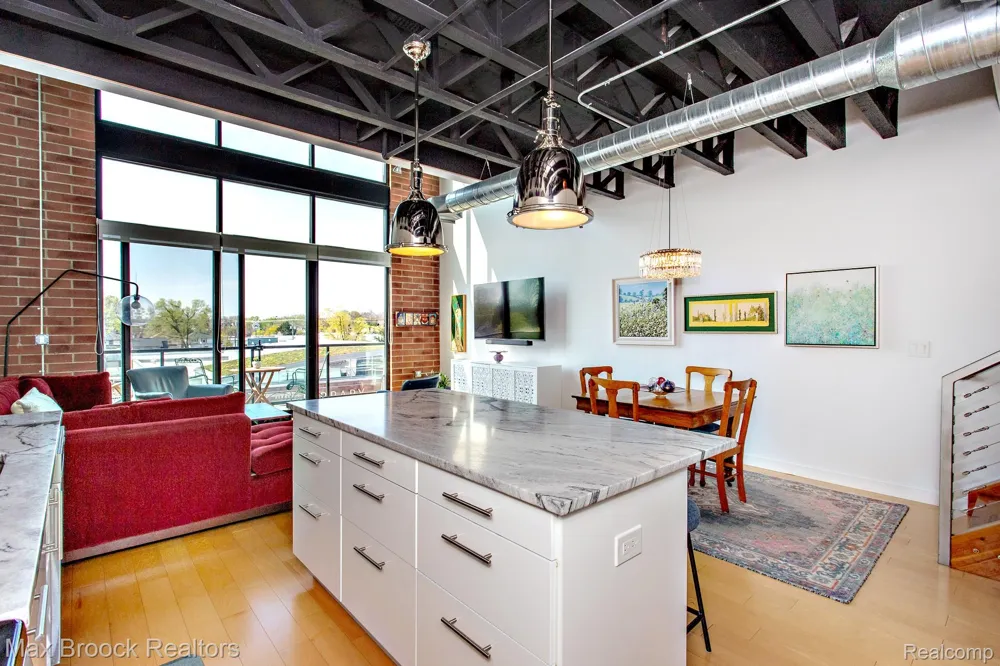 211 E 9 Mile Road #307 Ferndale City, MI 48220