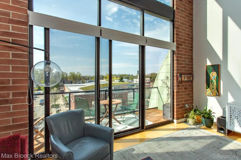 211 E 9 Mile Road #307 Ferndale City, MI 48220