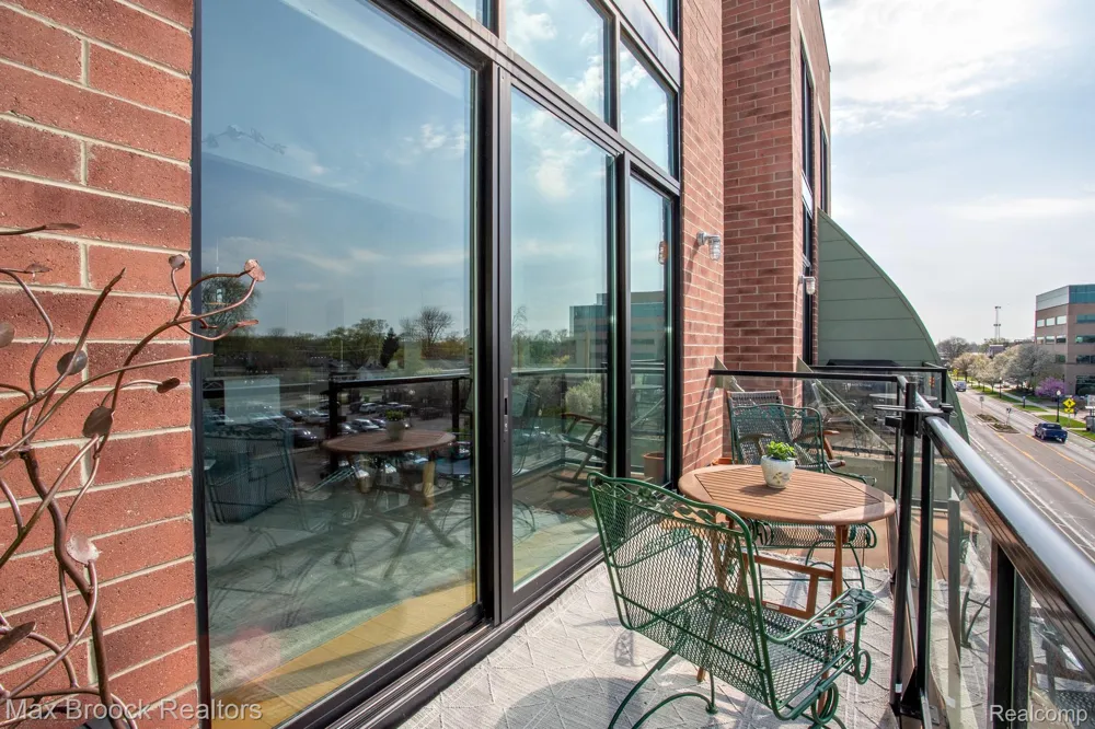 211 E 9 Mile Road #307 Ferndale City, MI 48220