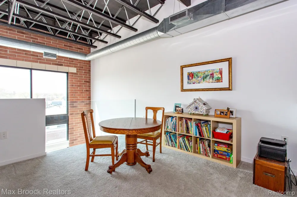 211 E 9 Mile Road #307 Ferndale City, MI 48220
