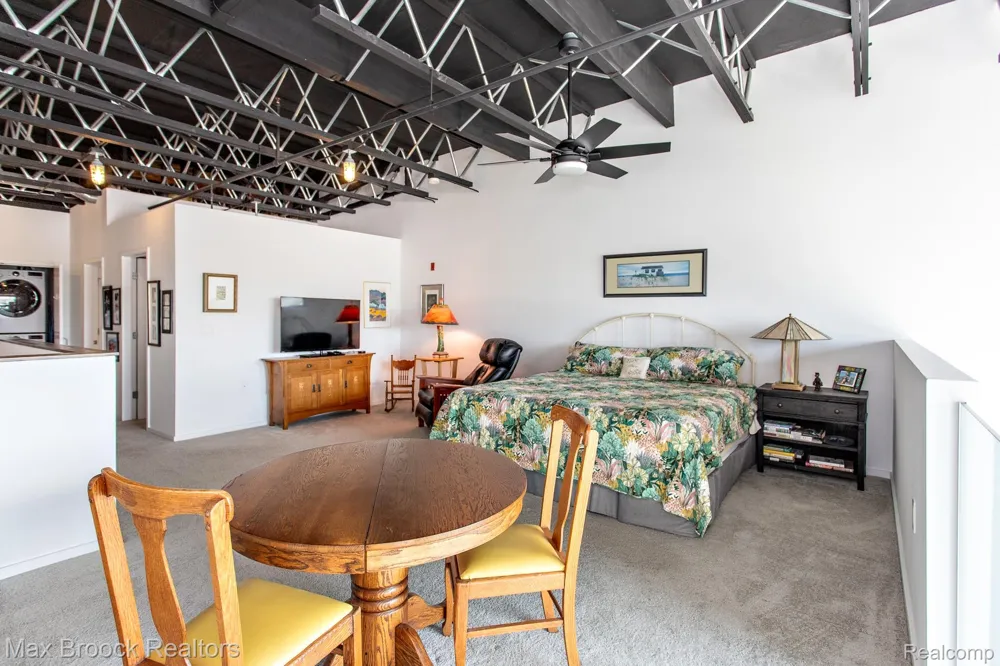 211 E 9 Mile Road #307 Ferndale City, MI 48220