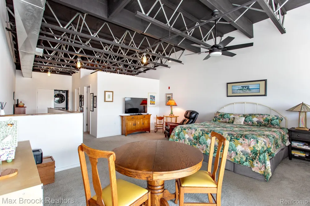 211 E 9 Mile Road #307 Ferndale City, MI 48220
