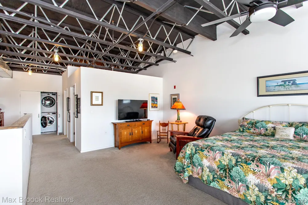 211 E 9 Mile Road #307 Ferndale City, MI 48220