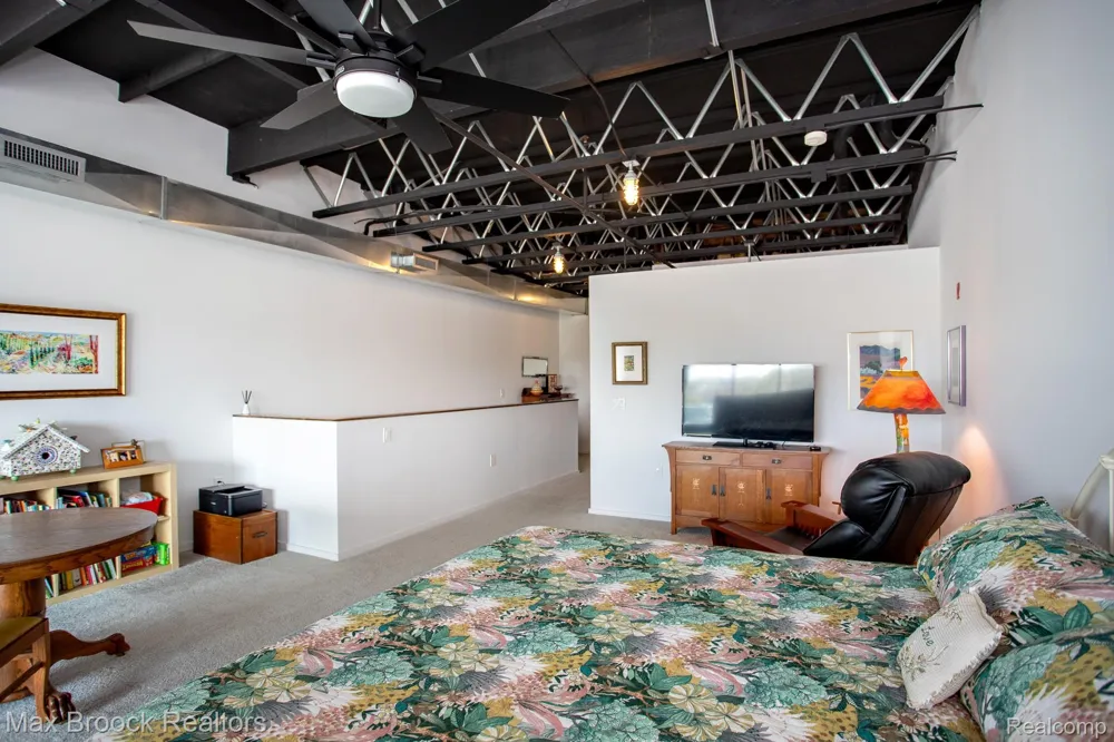 211 E 9 Mile Road #307 Ferndale City, MI 48220