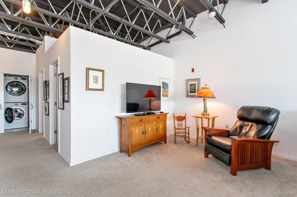 211 E 9 Mile Road #307 Ferndale City, MI 48220