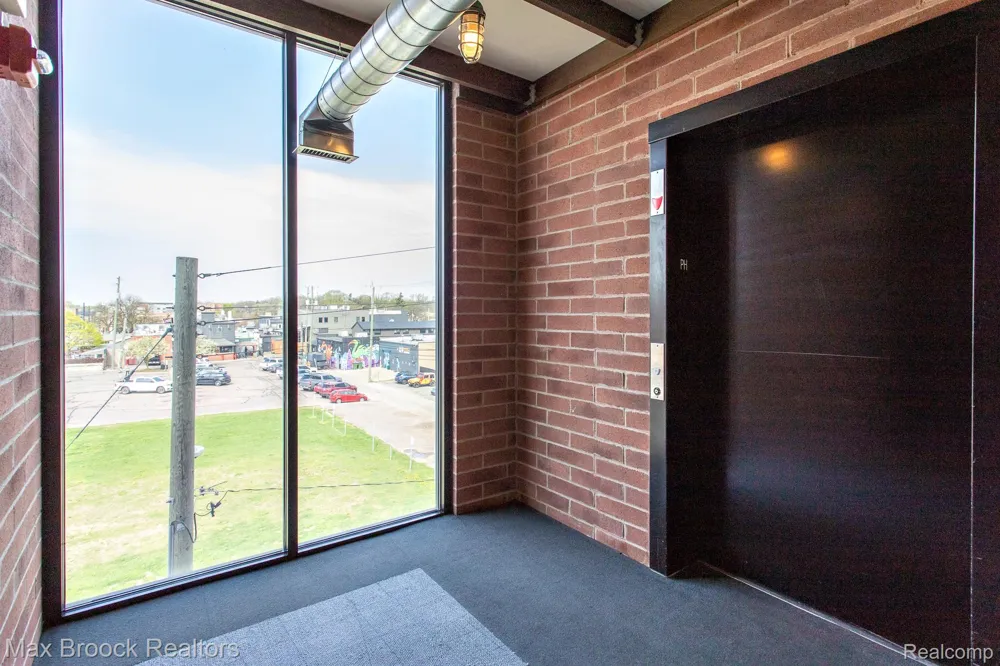 211 E 9 Mile Road #307 Ferndale City, MI 48220