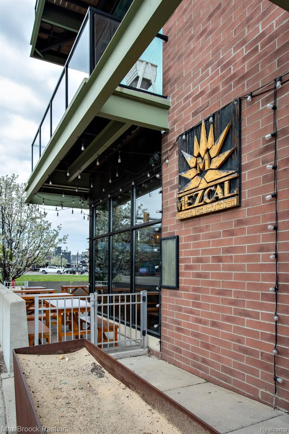 211 E 9 Mile Road #307 Ferndale City, MI 48220
