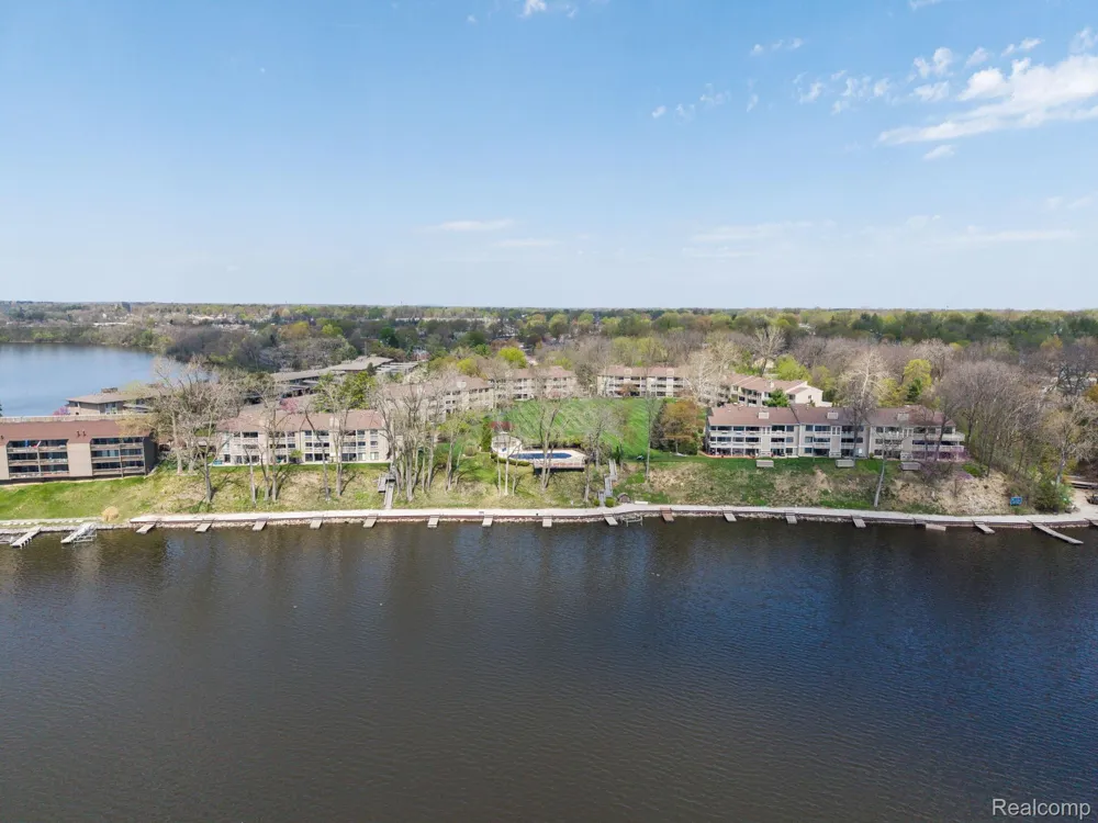 1680 Cliffs Landing #302E Ypsilanti Charter Township, MI 48198