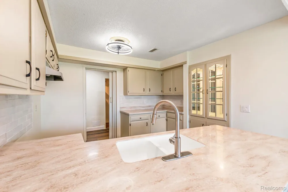 1680 Cliffs Landing #302E Ypsilanti Charter Township, MI 48198