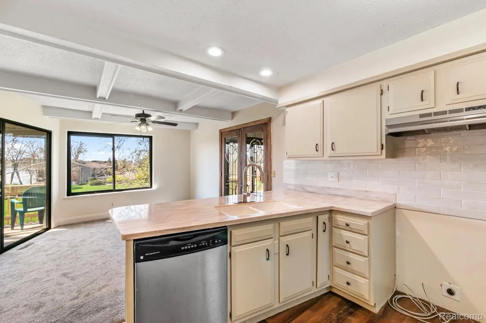 1680 Cliffs Landing #302E Ypsilanti Charter Township, MI 48198