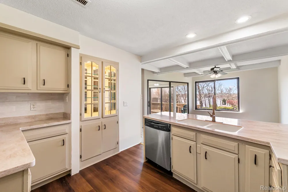 1680 Cliffs Landing #302E Ypsilanti Charter Township, MI 48198