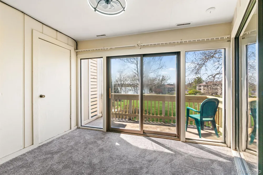 1680 Cliffs Landing #302E Ypsilanti Charter Township, MI 48198