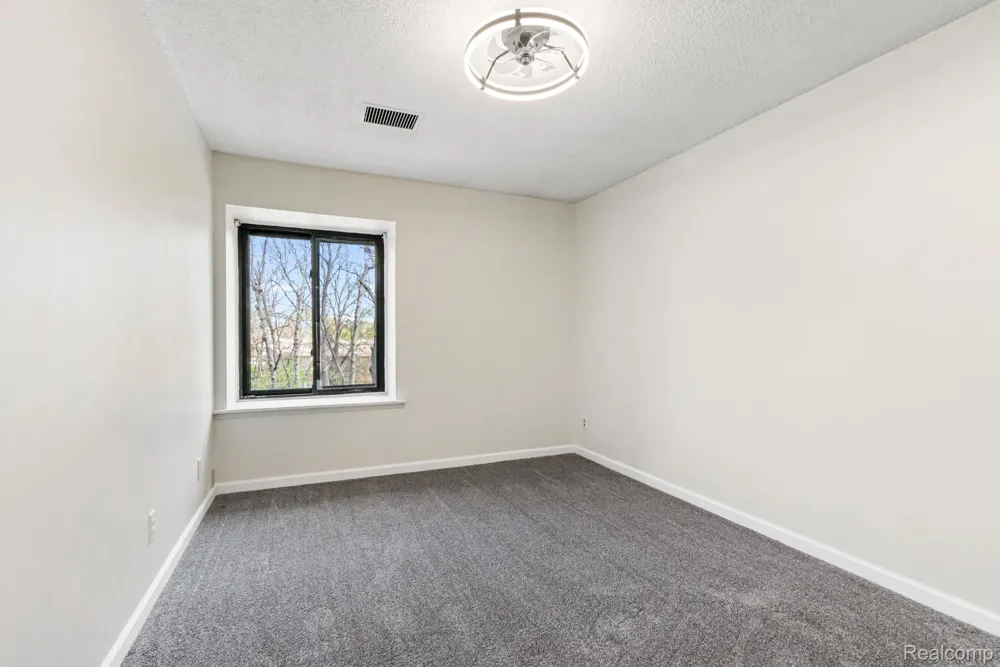 1680 Cliffs Landing #302E Ypsilanti Charter Township, MI 48198