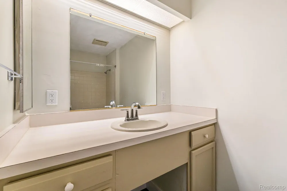 1680 Cliffs Landing #302E Ypsilanti Charter Township, MI 48198