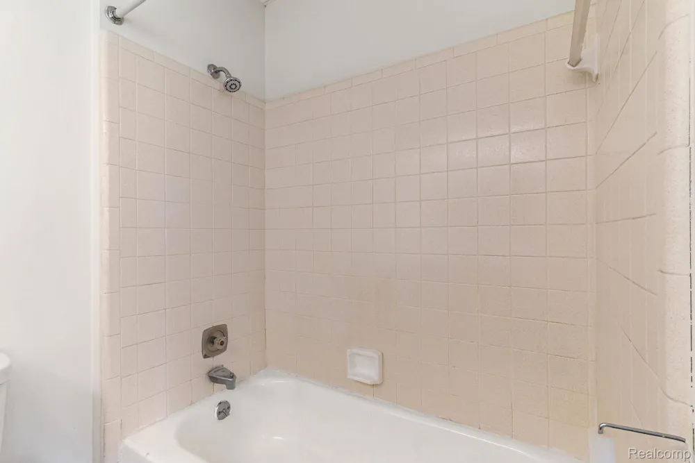 1680 Cliffs Landing #302E Ypsilanti Charter Township, MI 48198