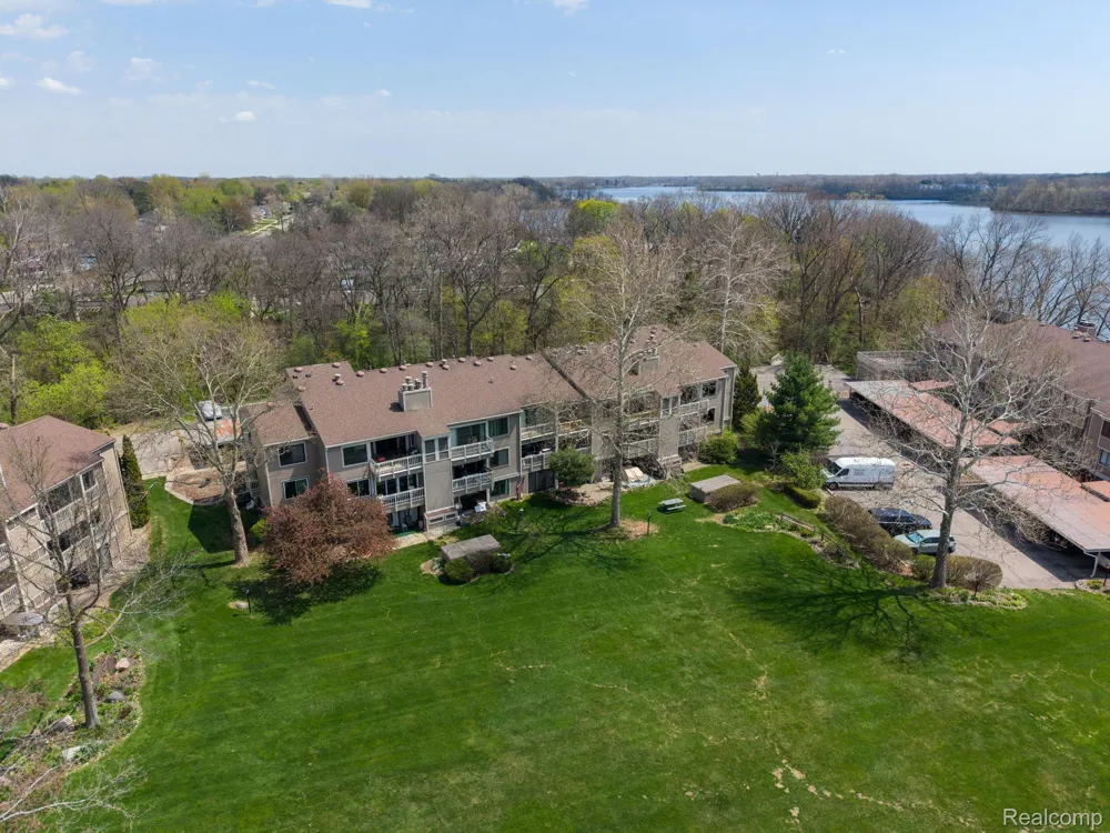 1680 Cliffs Landing #302E Ypsilanti Charter Township, MI 48198