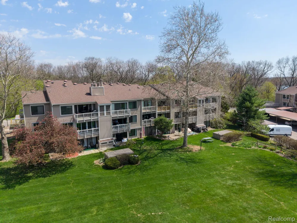1680 Cliffs Landing #302E Ypsilanti Charter Township, MI 48198