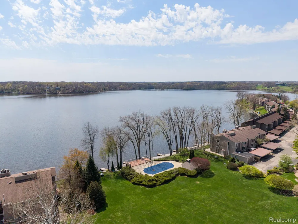 1680 Cliffs Landing #302E Ypsilanti Charter Township, MI 48198