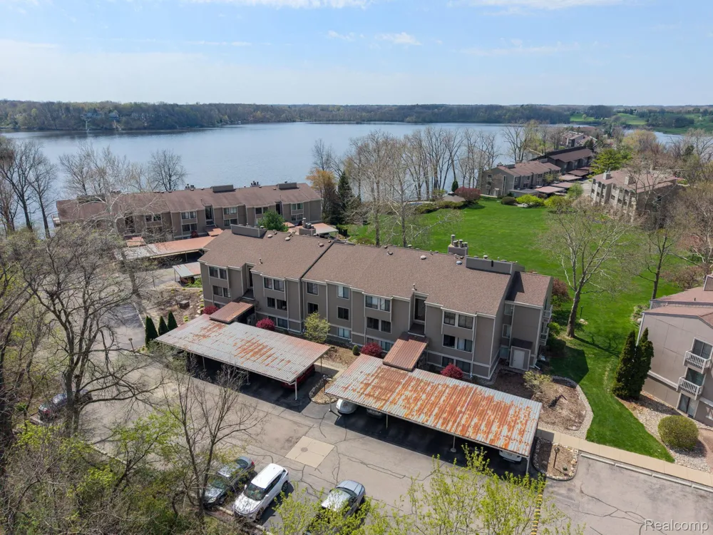 1680 Cliffs Landing #302E Ypsilanti Charter Township, MI 48198