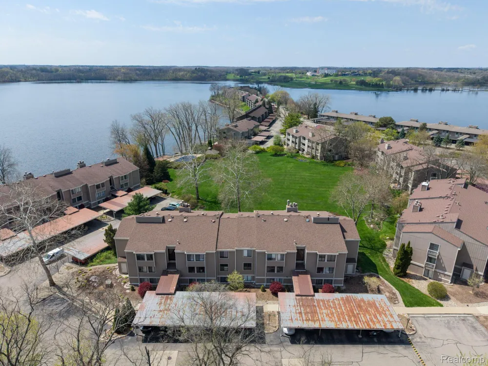 1680 Cliffs Landing #302E Ypsilanti Charter Township, MI 48198