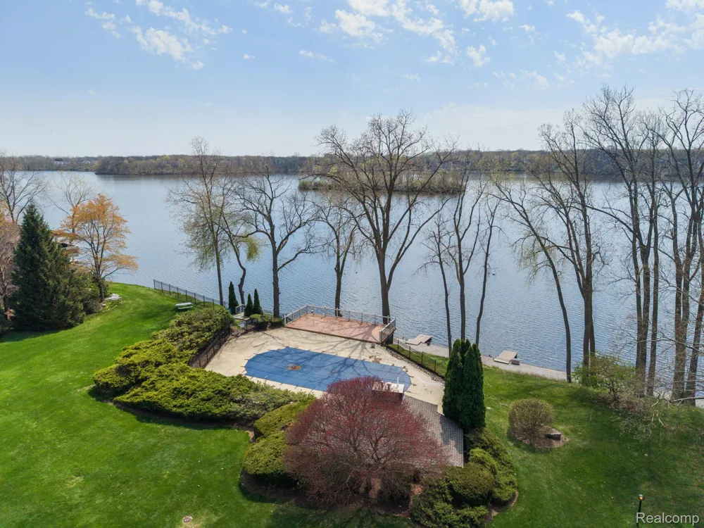 1680 Cliffs Landing #302E Ypsilanti Charter Township, MI 48198