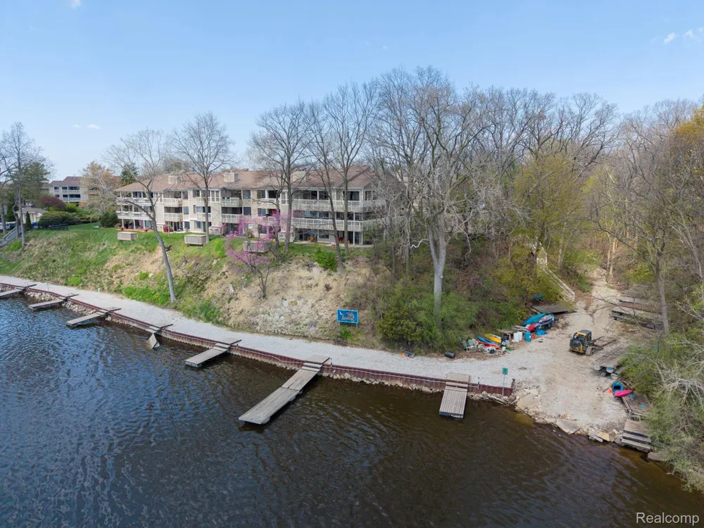 1680 Cliffs Landing #302E Ypsilanti Charter Township, MI 48198