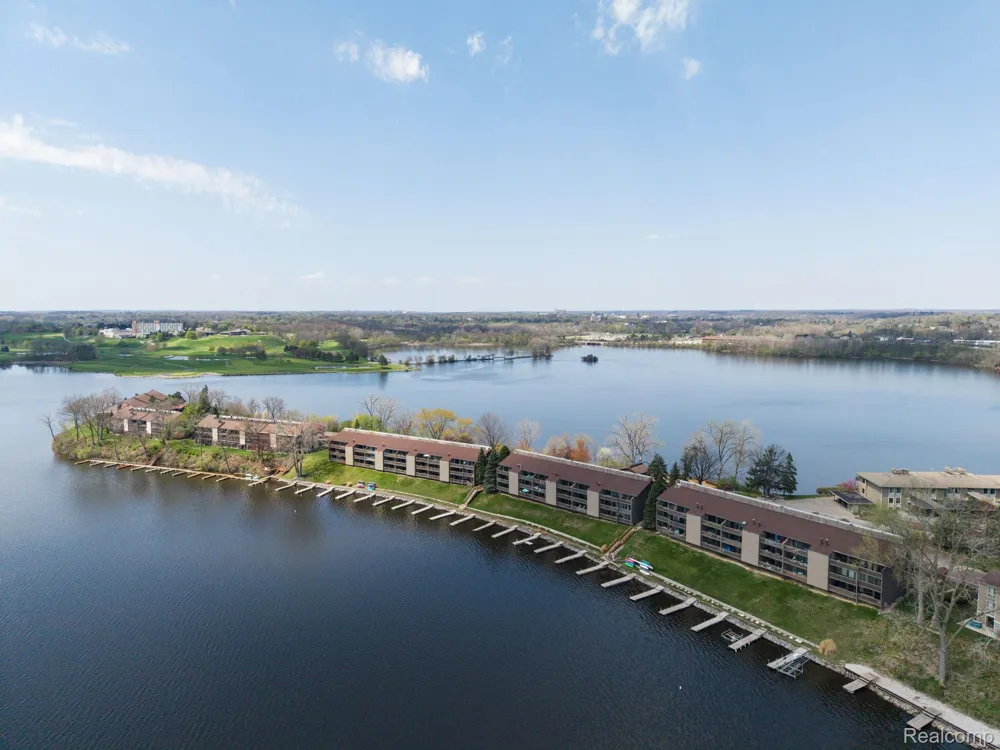 1680 Cliffs Landing #302E Ypsilanti Charter Township, MI 48198