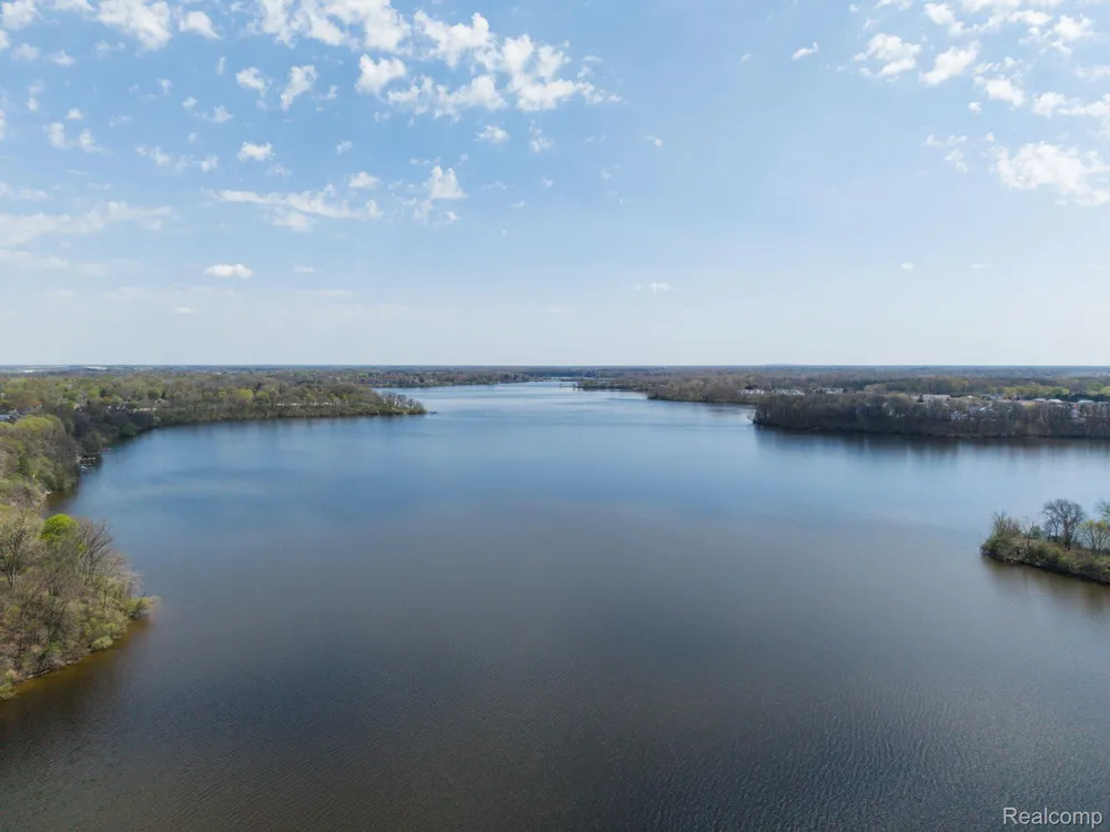 1680 Cliffs Landing #302E Ypsilanti Charter Township, MI 48198