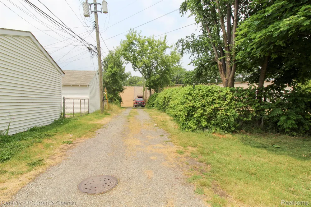 5861 BINGHAM STREET Dearborn City, MI 48126