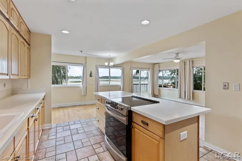 117 STUDER DRIVE Leoni Township, MI 49240