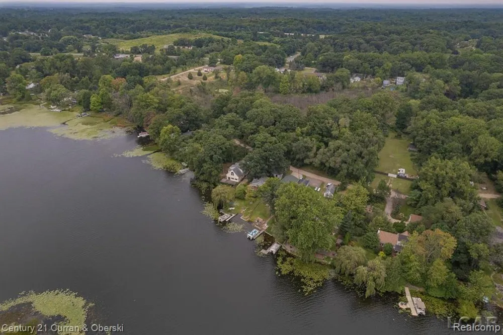 117 STUDER DRIVE Leoni Township, MI 49240
