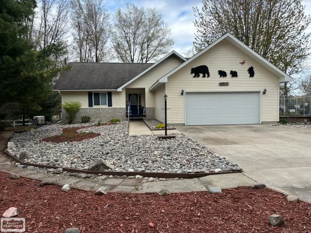 6651 Tamarack Freeman Township, MI 48632