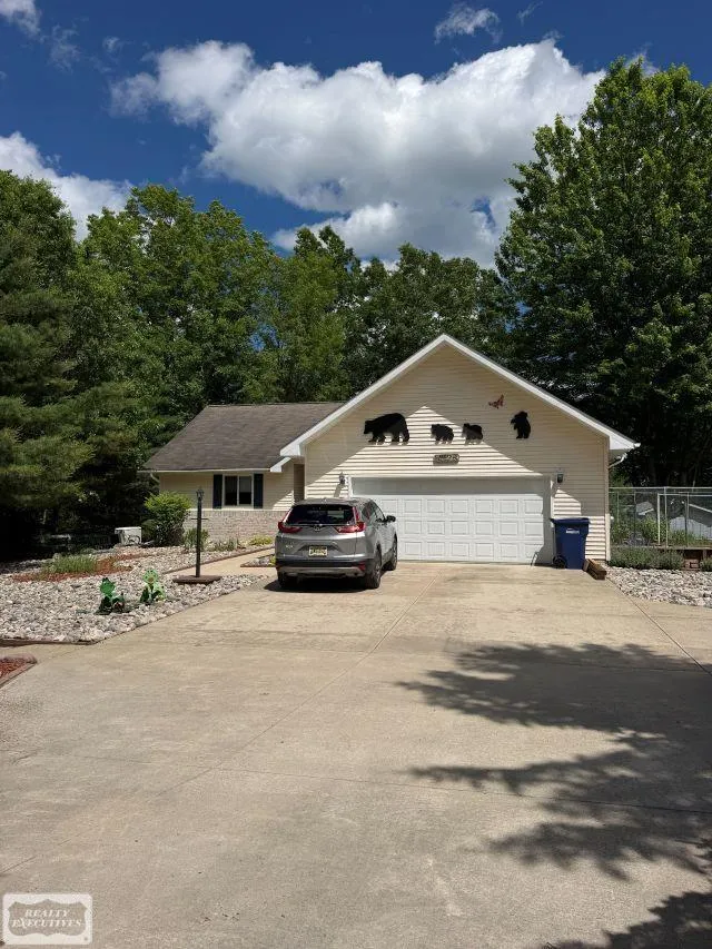 6651 Tamarack Freeman Township, MI 48632