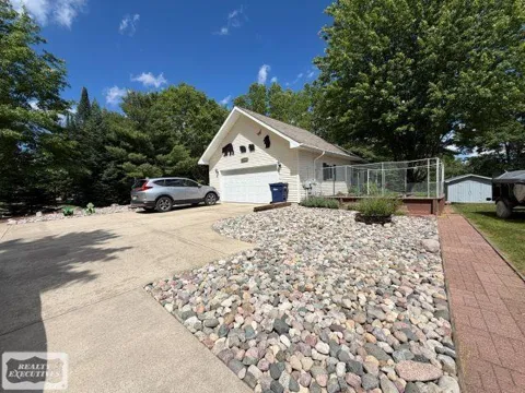 6651 Tamarack