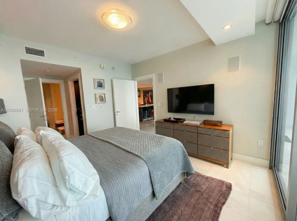 200 BISCAYNE BLVD WAY #4310 Miami, FL 33131
