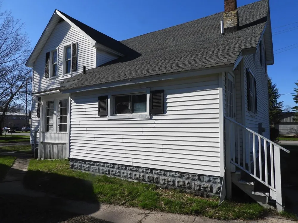 171 8th Street Manistee City, MI 49660