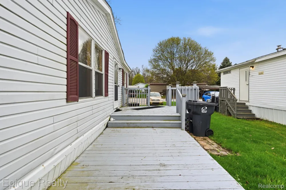 135 Hunters Rill Drive Lapeer City, MI 48446
