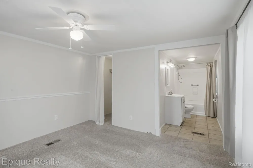 135 Hunters Rill Drive Lapeer City, MI 48446