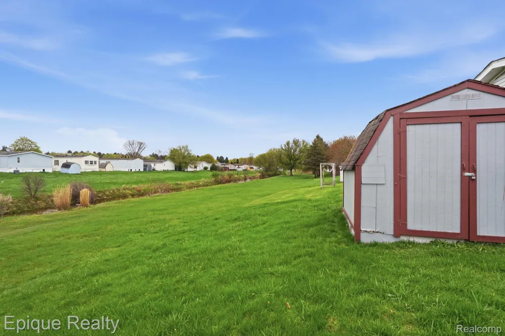 135 Hunters Rill Drive Lapeer City, MI 48446