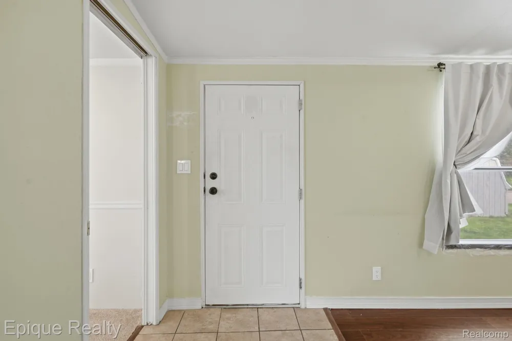 135 Hunters Rill Drive Lapeer City, MI 48446