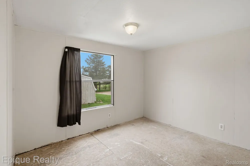135 Hunters Rill Drive Lapeer City, MI 48446