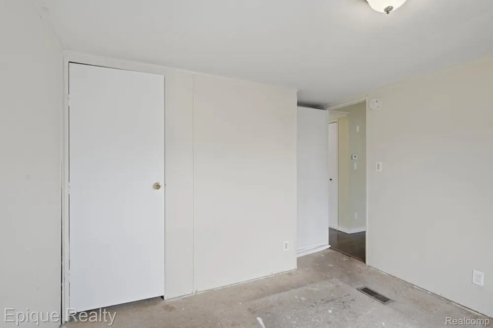 135 Hunters Rill Drive Lapeer City, MI 48446